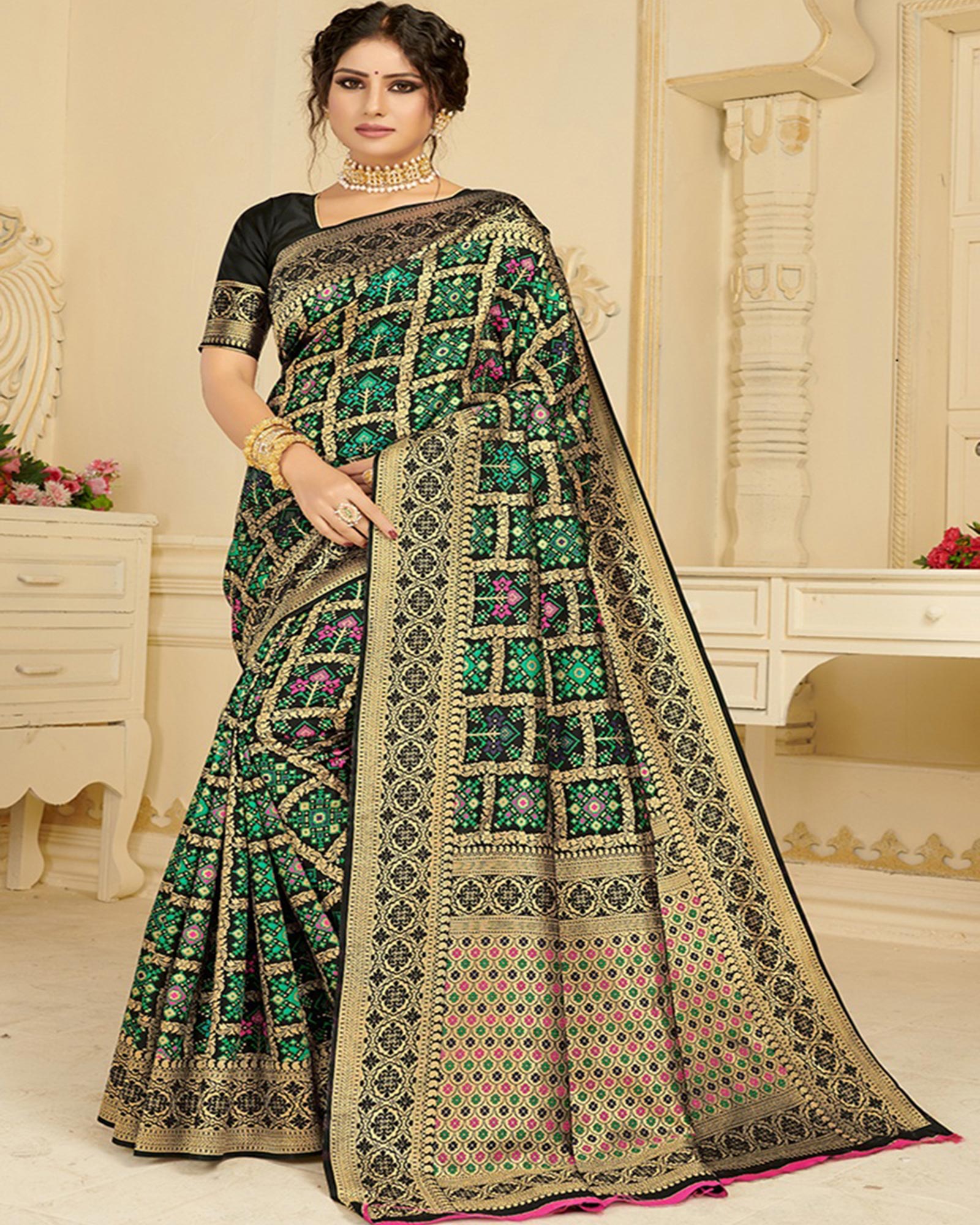 Black color Silk Blend Woven Trendy Saree