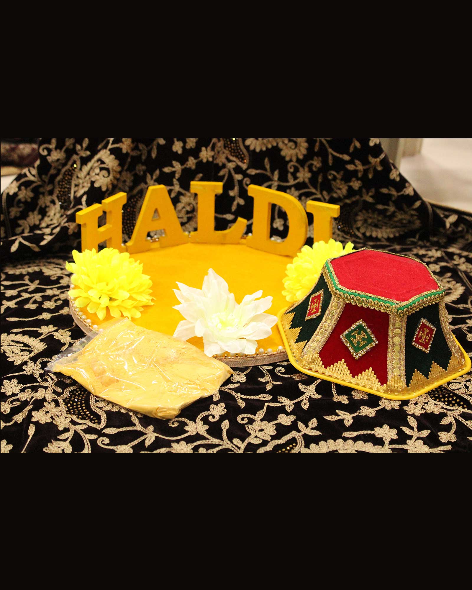 Buy GiftsBouquet Haldi Platter for Haldi Ceremony I Haldi Plate for Haldi  Mehandi Function I Haldi Platter for Wedding Online at Low Prices in India  - Amazon.in